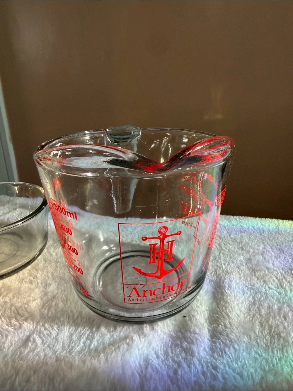 Anchor hocking glass measuring cup with additional cup